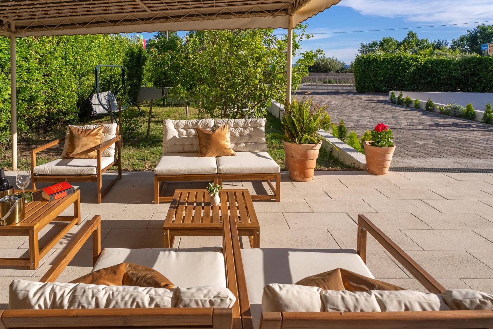 Storge Boutique Bed & Breakfast Omiš Екстериор снимка
