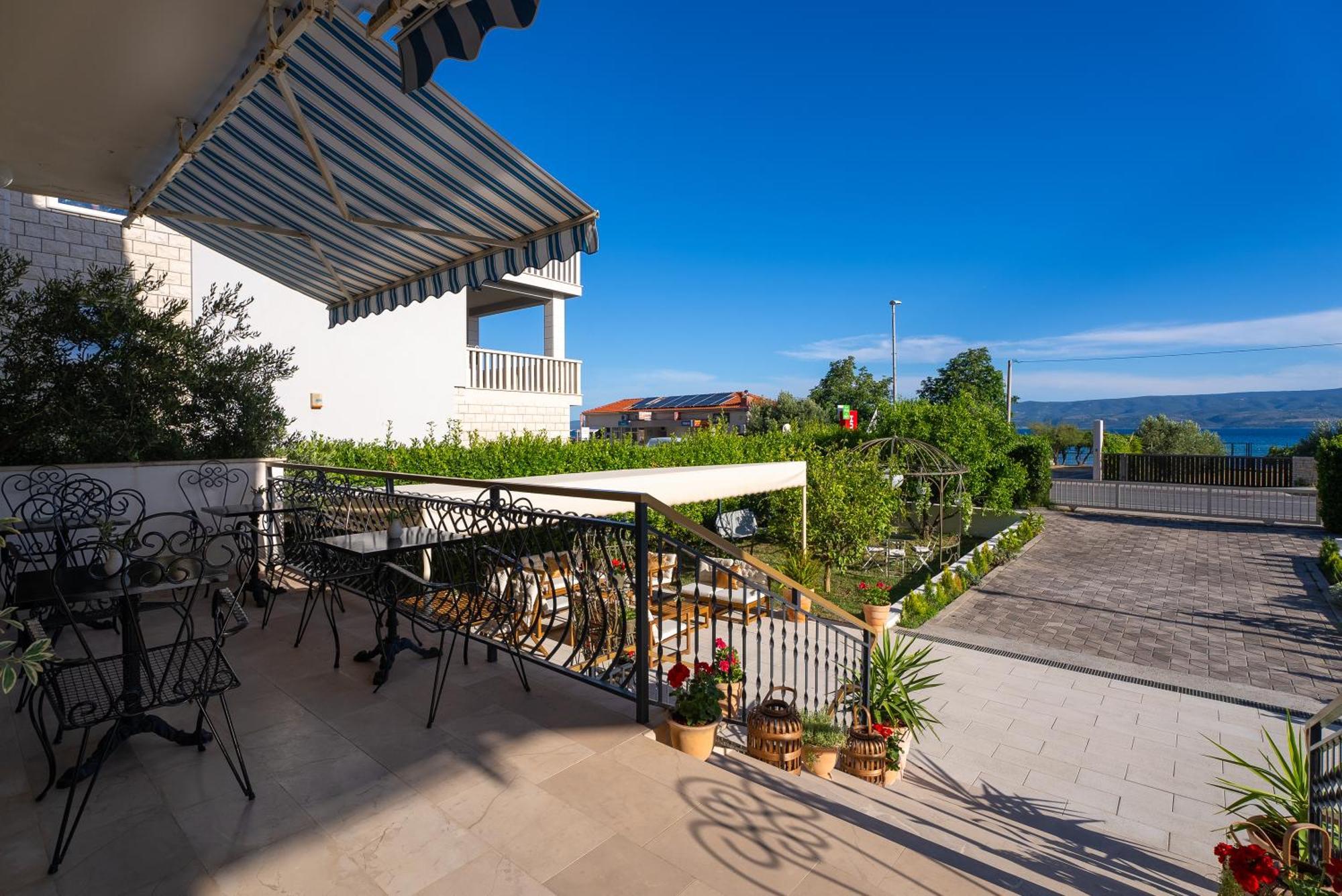 Storge Boutique Bed & Breakfast Omiš Екстериор снимка