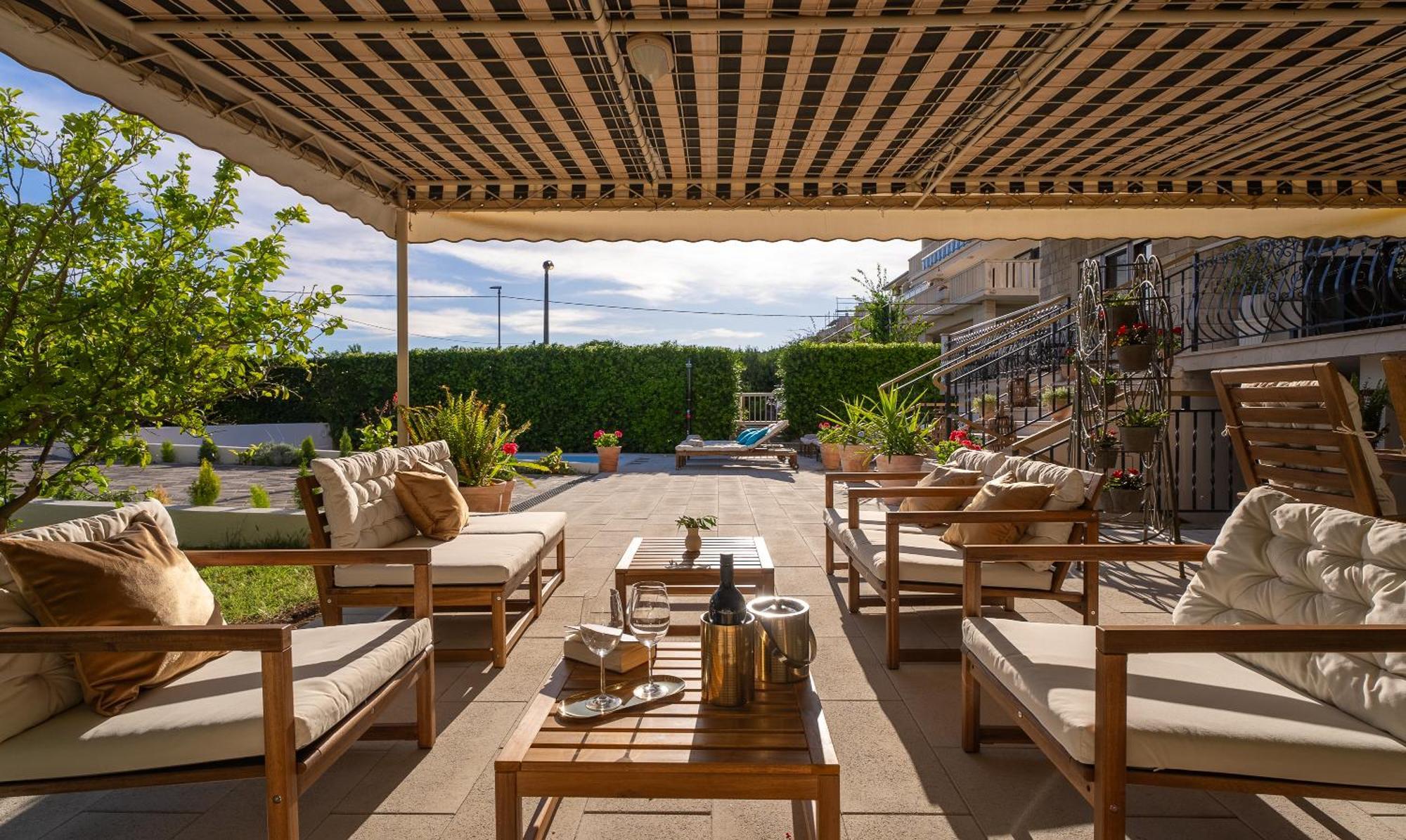 Storge Boutique Bed & Breakfast Omiš Екстериор снимка