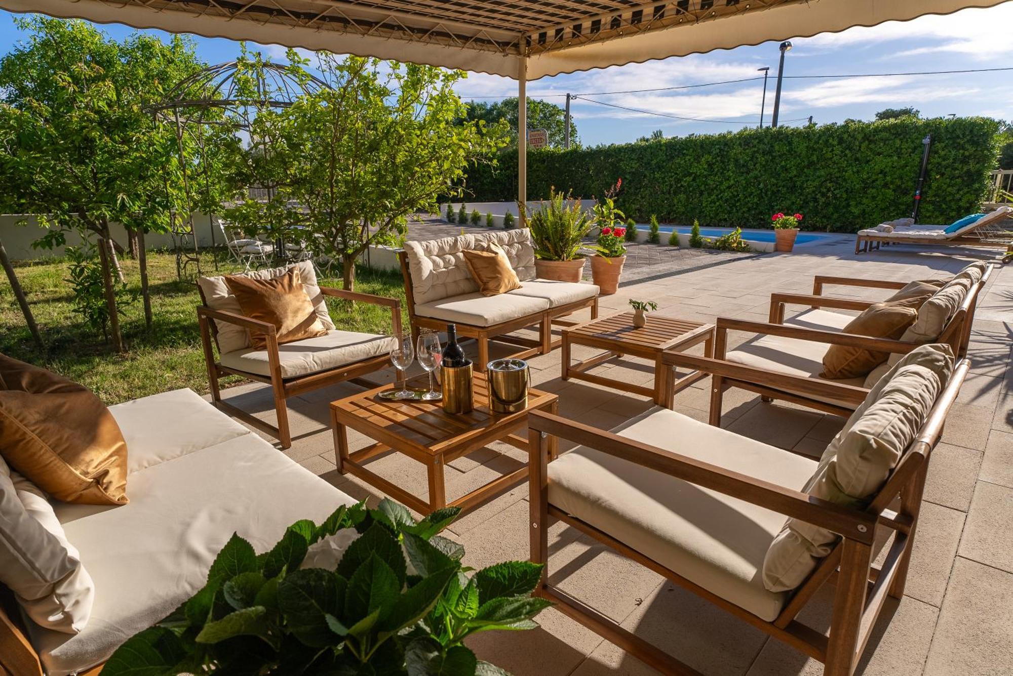 Storge Boutique Bed & Breakfast Omiš Екстериор снимка